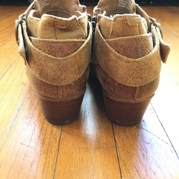 Clark’s Tan ankle booties SIZE 7 - Picture 3 of 9